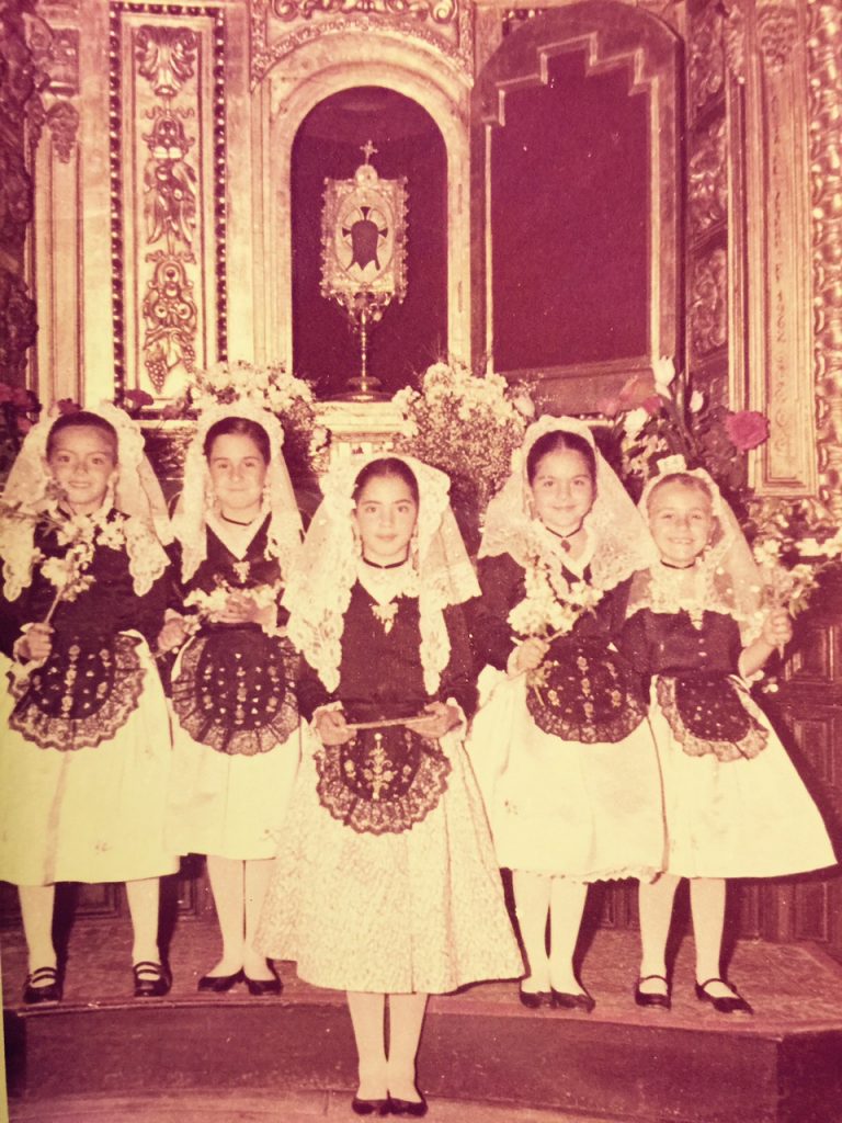 Macu Ferré, Paloma Campos,Paloma Álvarez y María Clavero y Ana en el centro...